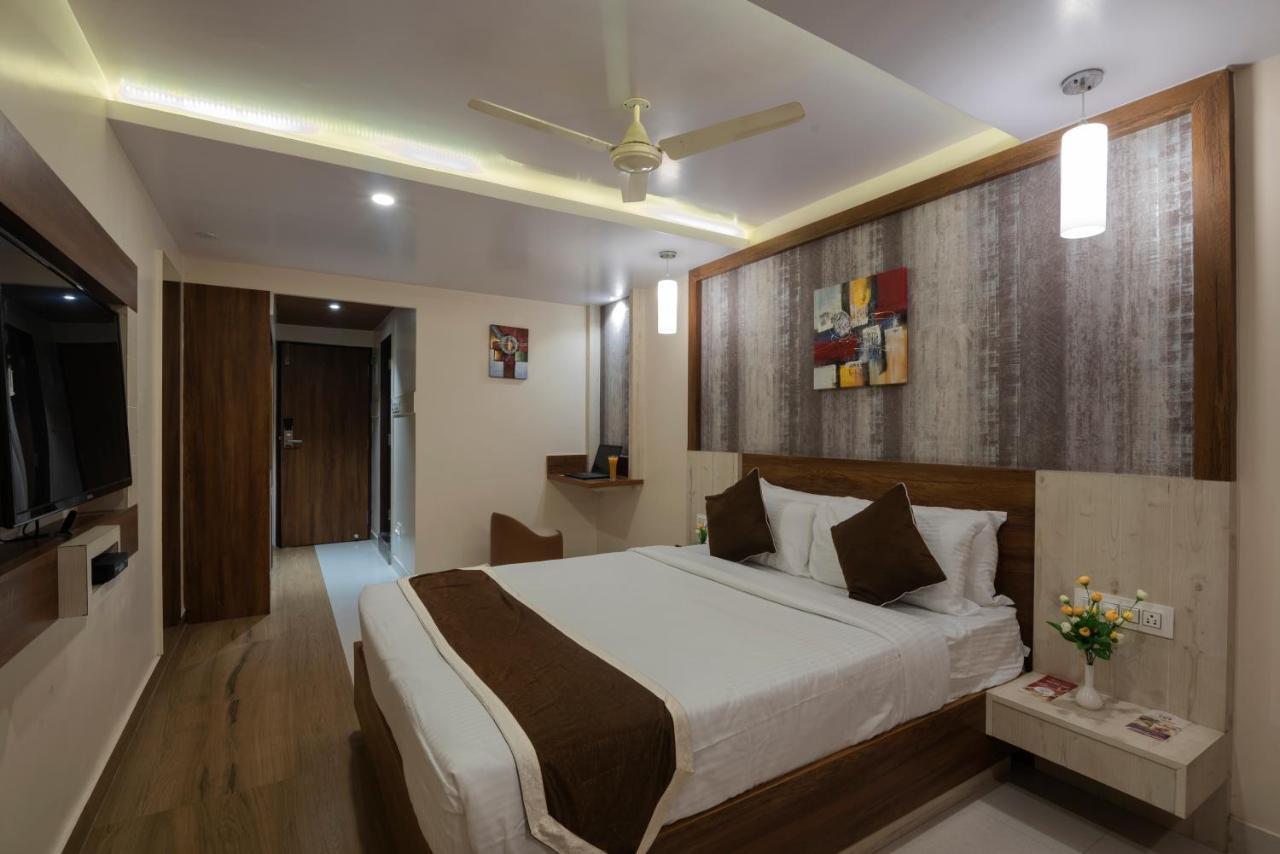 Hotel Monarch International Bangalore Exterior photo