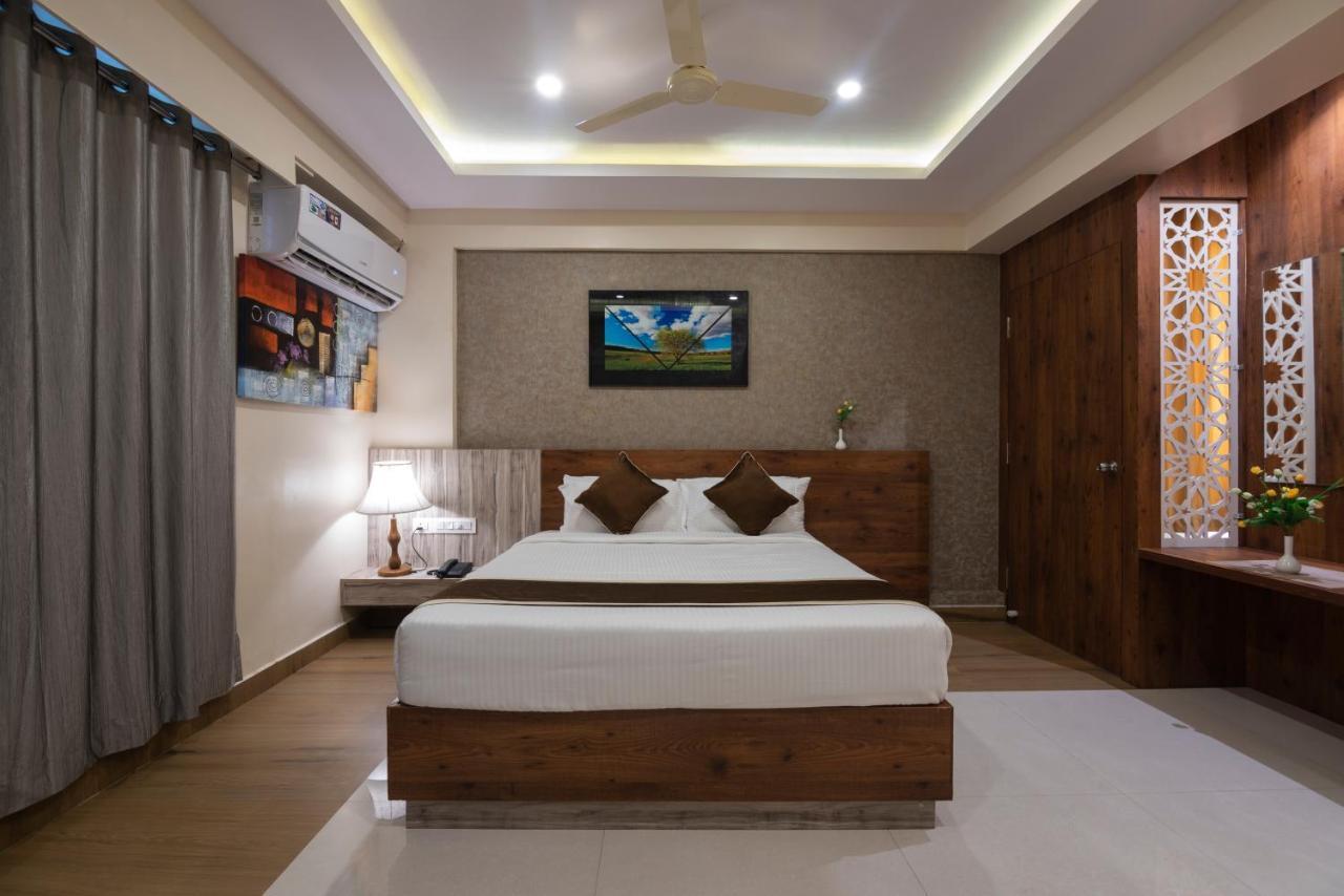 Hotel Monarch International Bangalore Exterior photo