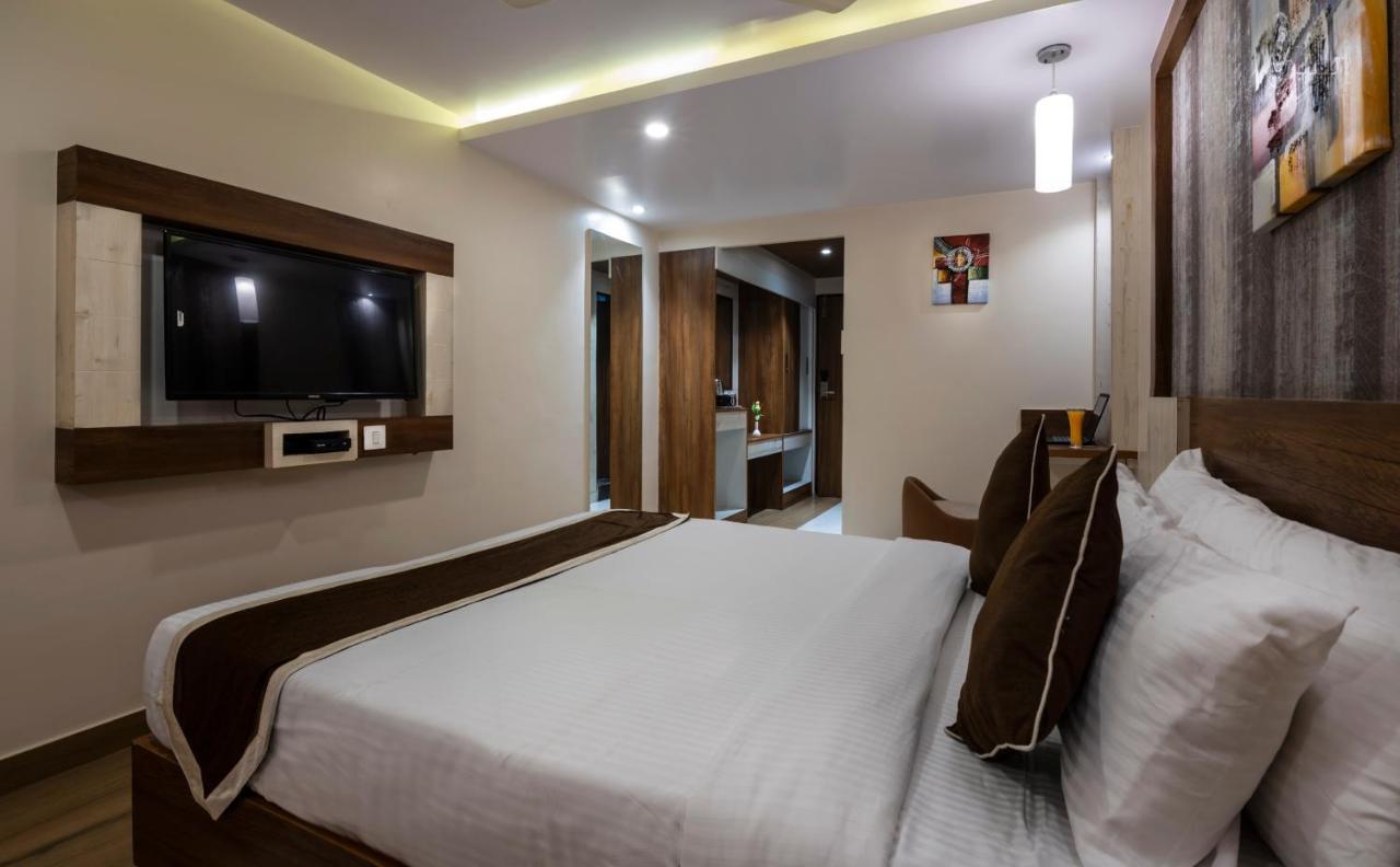 Hotel Monarch International Bangalore Exterior photo