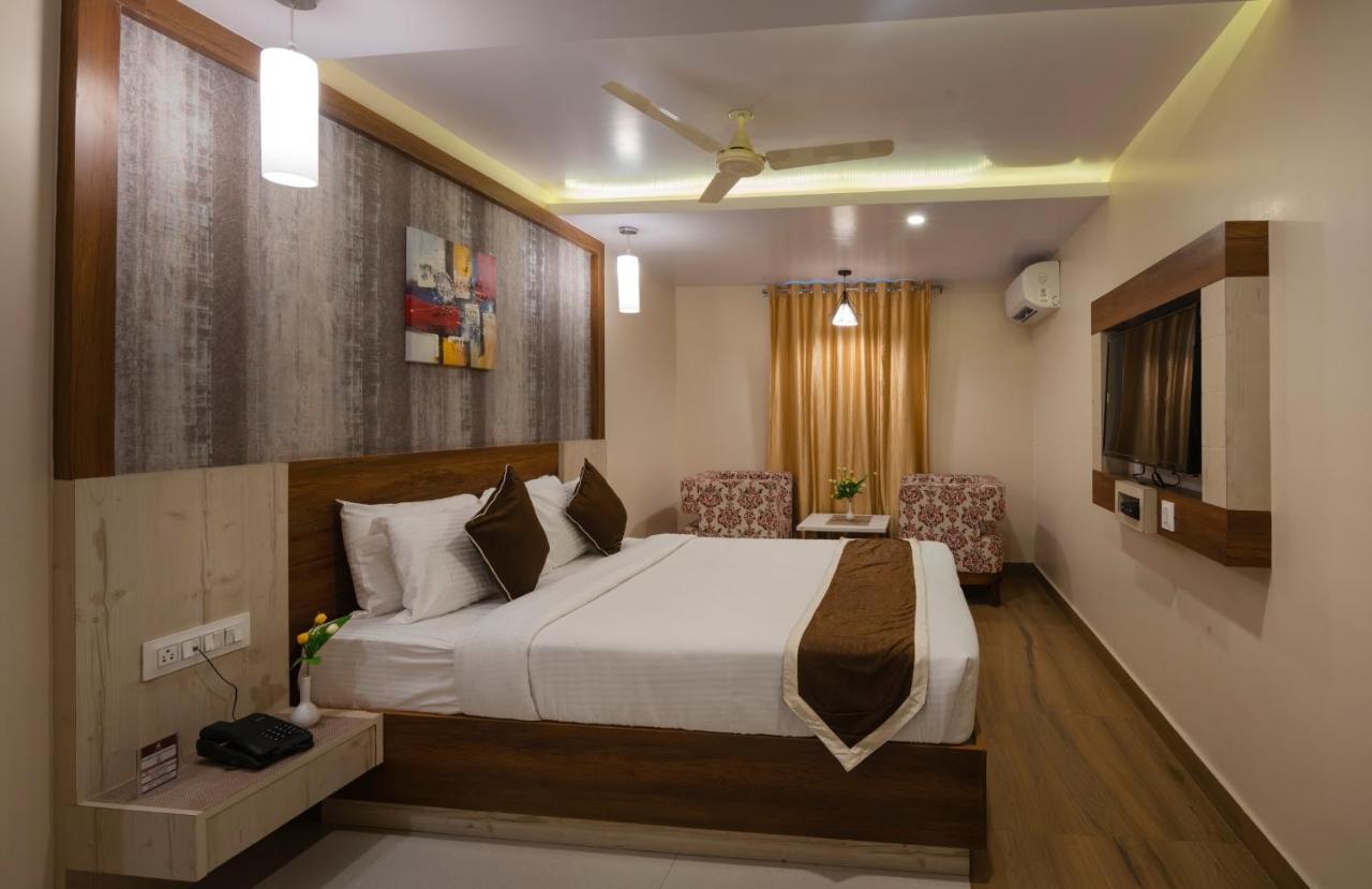 Hotel Monarch International Bangalore Exterior photo